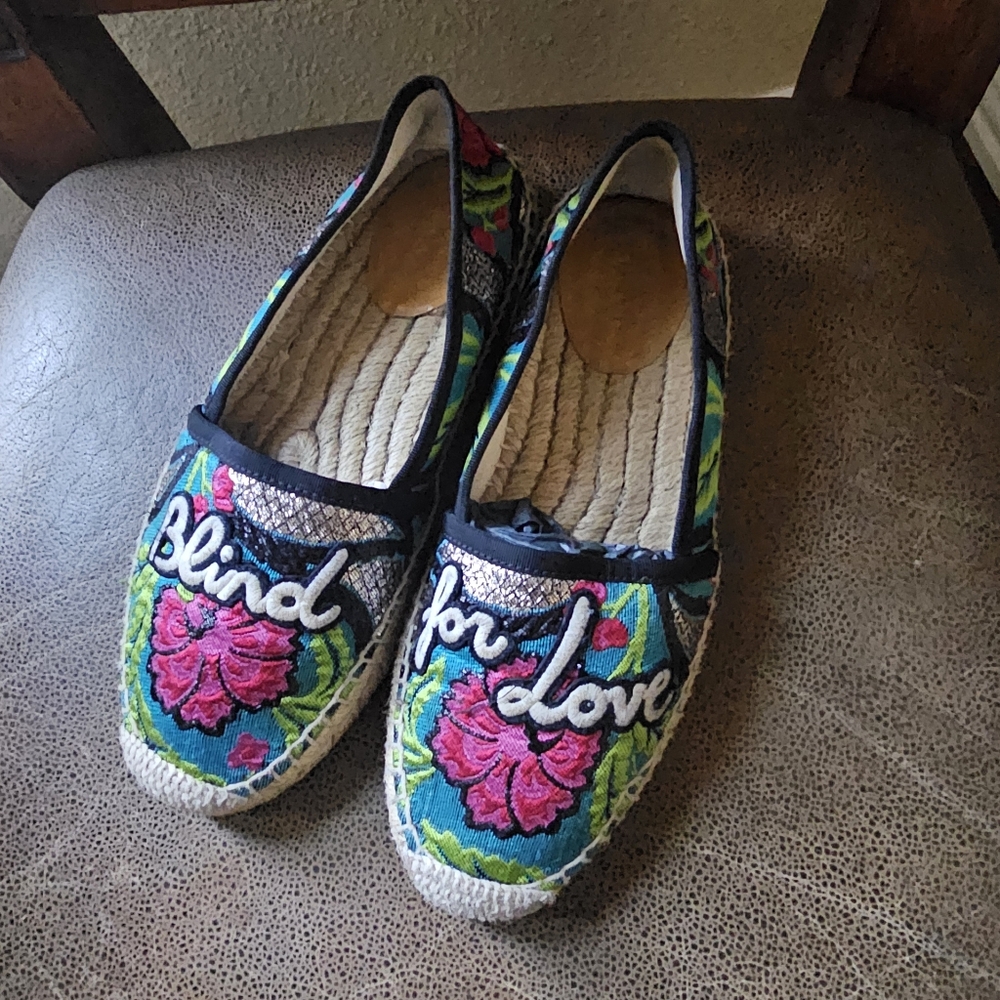 GUCCI Blind For Love Floral Brocade Espadrilles Authentic Size 37